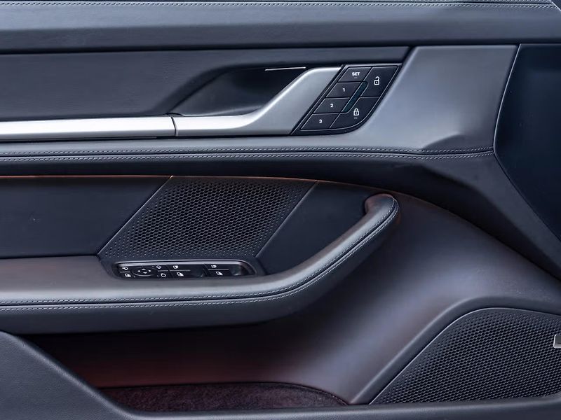 Porsche Taycan 4S Cross Turismo Pano 360 Inno - fotka 16 z 19