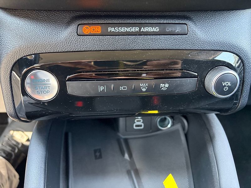 Ford Kuga AWD HEV TITANIUM CZ TOP VÝBAVA - fotka 16 z 19