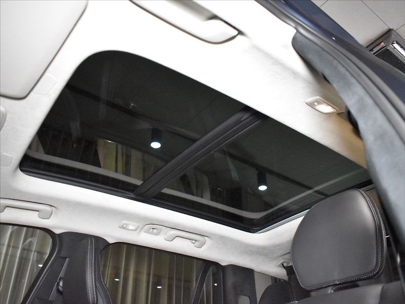 Volvo XC90 2,0 B5 AWD Ultimate tažné,Pano - fotka 19 z 28