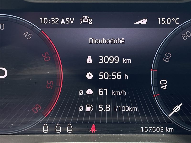 Škoda Karoq 2,0 TDI DSG Style Plus NAV+PDC - fotka 10 z 23