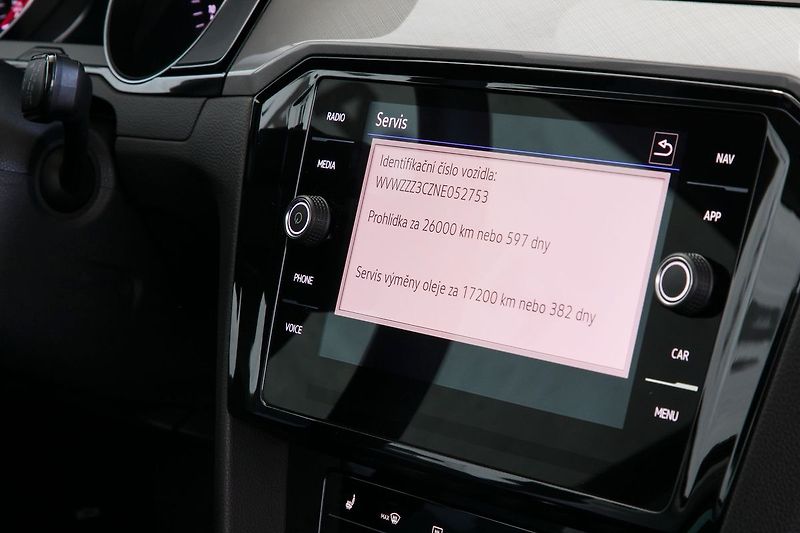 Volkswagen Passat 2.0TDI 110kW DSG ACC Pano Tažn - fotka 23 z 27