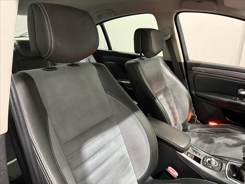 Renault Laguna 2,0   DCi GT 4CONTROL BI-XEN - fotka 29 z 42