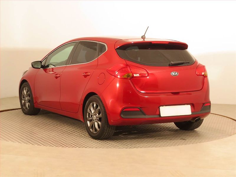 Kia Ceed (2012) Silver 1.4 CVVT, Tempomat - fotka 4 z 15