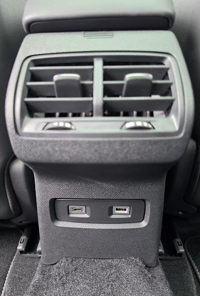 Citroën ë-C4 100kW 50kWh SHINE Panorama DPH - fotka 27 z 29