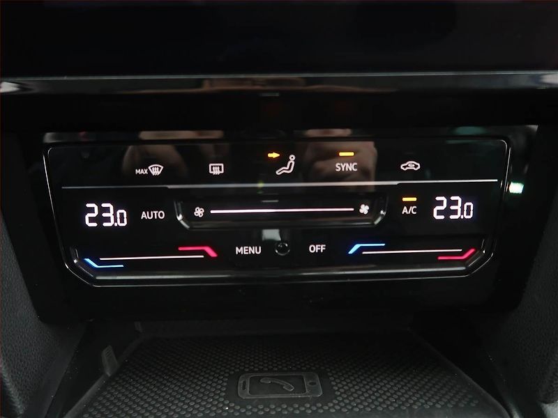 Volkswagen Passat (2021) Business 2.0 TDI, Automat - fotka 17 z 21