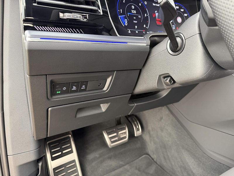 Volkswagen Touareg 3.0Tdi*210kw*1-MAJ*DPH*R-Line* - fotka 9 z 50