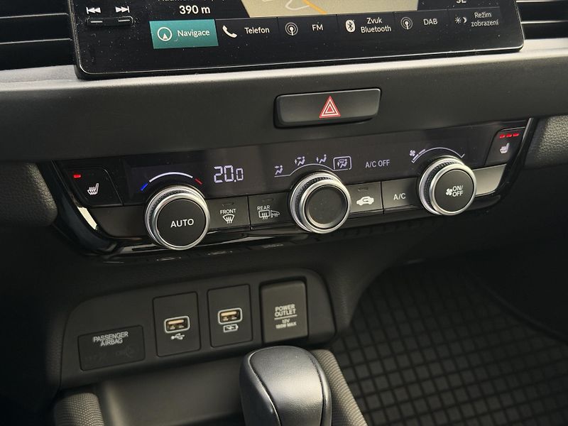 Honda Jazz 1.5 e:HEV Executive CVT - fotka 15 z 25