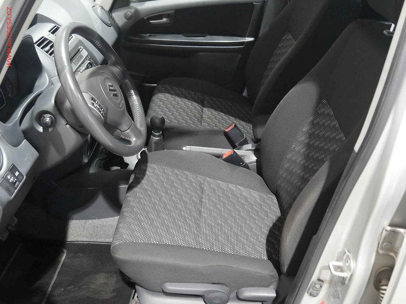 Suzuki SX4 (2007) 1.6i, ČR, AC, TZ - fotka 9 z 16