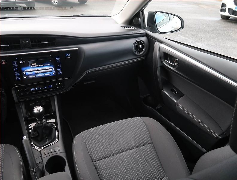 Toyota Corolla (2018) 1.6 Valvematic, ČR,1.maj - fotka 8 z 21
