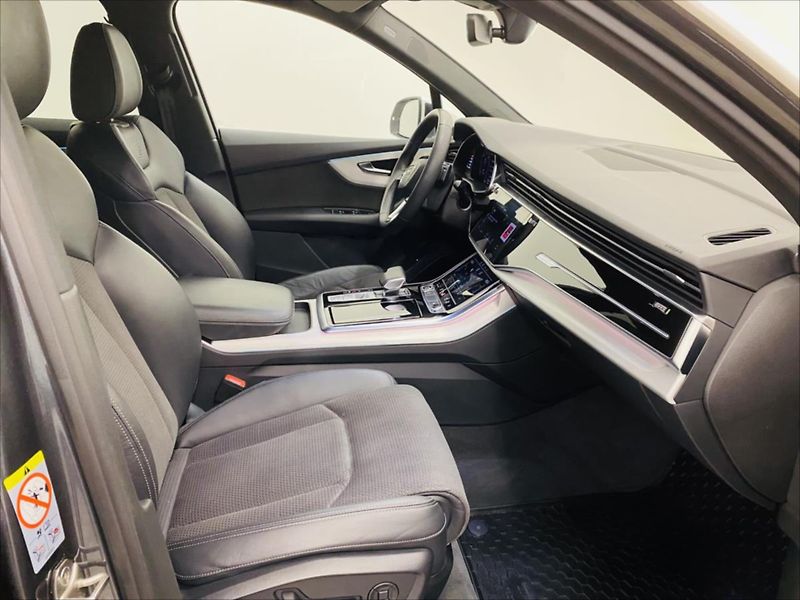 Audi Q7 3,0 TDI 210kW 7Míst S-Line - fotka 9 z 32