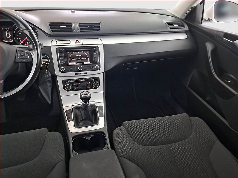 Volkswagen Passat (2010) 1.6 TDI, Serv.kniha, nová STK - fotka 8 z 18