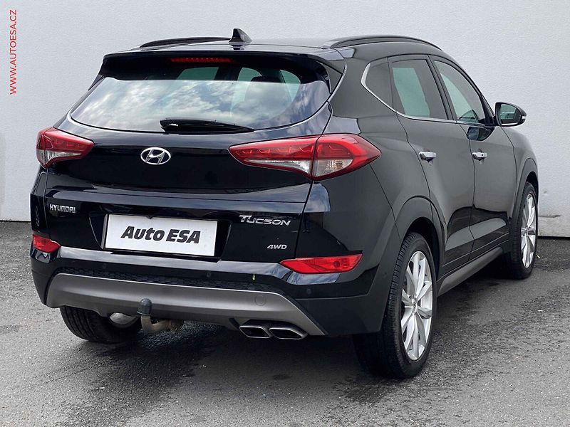 Hyundai Tucson (2016) 2.0 CRDi 4x4, AT, LED, panor - fotka 4 z 19