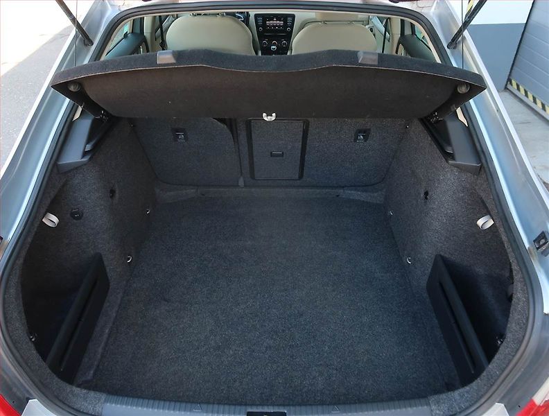 Škoda Octavia (2014) 1.6 TDI, Tempomat - fotka 13 z 21