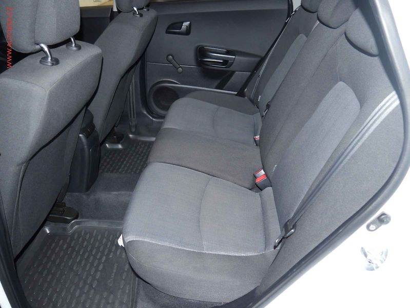 Kia Ceed (2012) 1.6i, ČR, AC - fotka 10 z 16