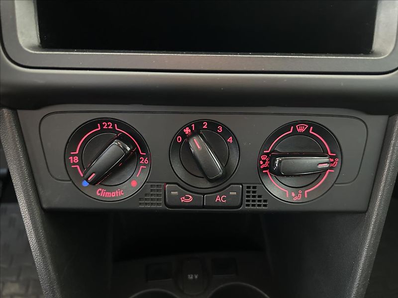 Volkswagen Polo 1,2   HTP,PO GO MOTORU,SERVISK - fotka 11 z 14