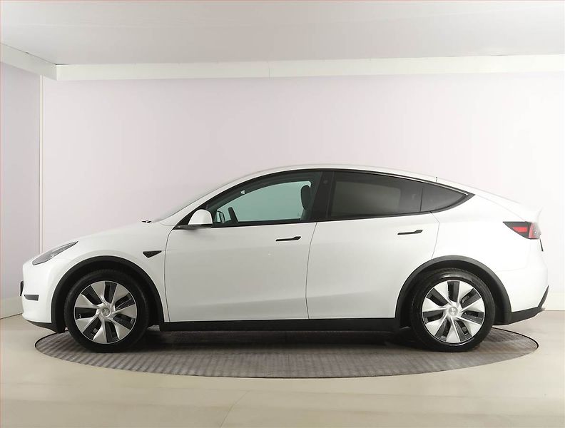 Tesla Model Y (2023) RWD LFP 60kWh, SoH 94% - fotka 3 z 33