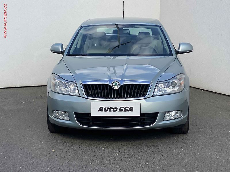 Škoda Octavia (2012) 1.6 TDi, Elegance, +kola - fotka 2 z 17