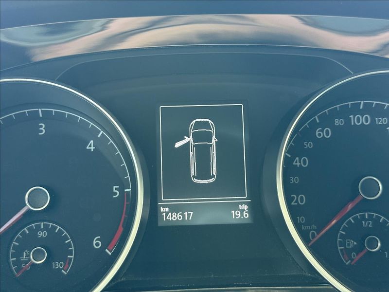 Volkswagen Touran 2,0   TDI 110kW,1.MAJ,7MÍST,TA - fotka 12 z 28