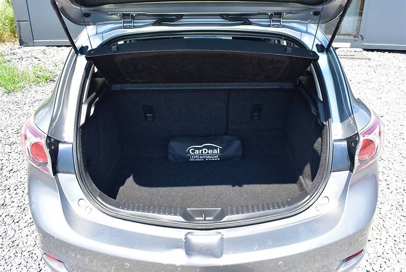 Mazda 3 1,6 16V SPORT,1.M,KRÁSNÁ! - fotka 17 z 18