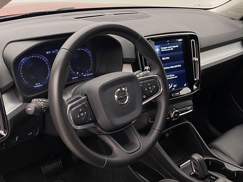 Volvo XC40 T4 MOMENTUM AUT CZ - fotka 19 z 42