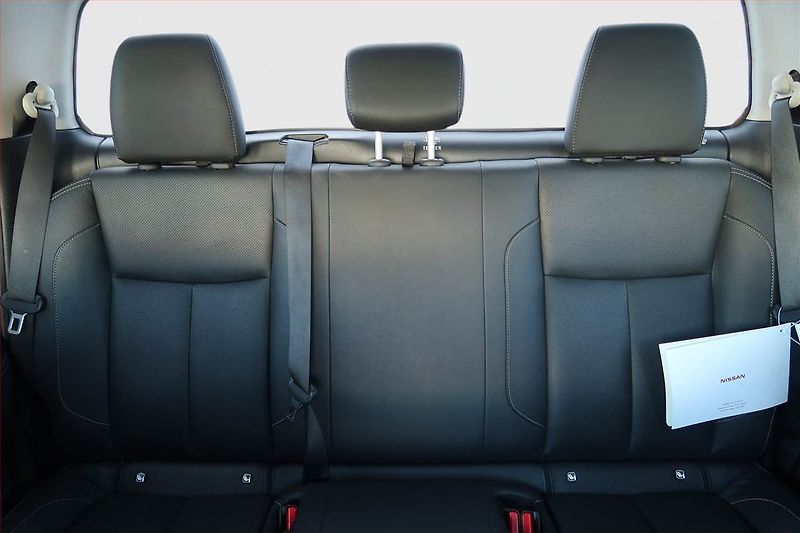 Nissan Navara (2019) 2.3 dCi, Navigace, Xenony - fotka 10 z 27