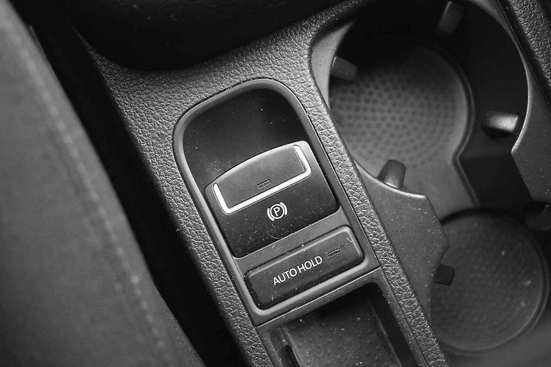 Tento Volkswagen Sharan je deset let starý. Nevypadá na to