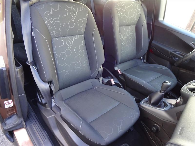 Ford B-MAX 1,0 i 74kW - fotka 24 z 47