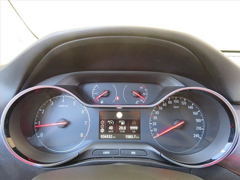 Opel Crossland X (2020) Innovation 1.2 Turbo - fotka 11 z 16