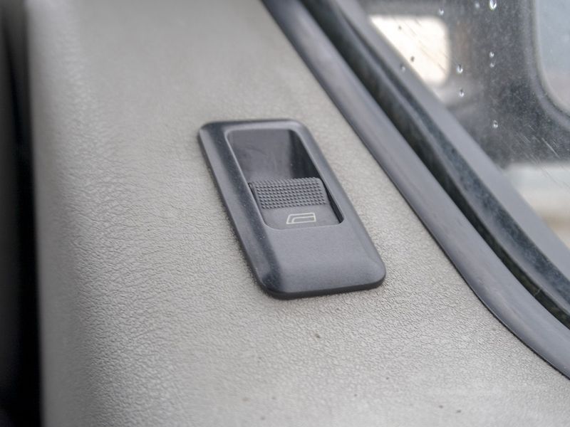 Volkswagen Transporter (1999) 2.5TDI 75KW – OBYTNÝ REIMO - fotka 27 z 47