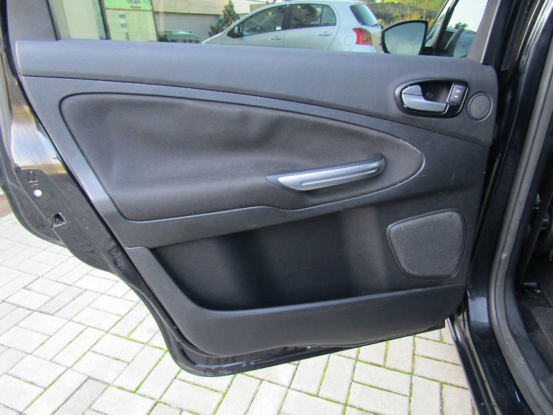 Ford S-MAX (2008) 1.8 TDCi 92kW  7 MÍST - fotka 19 z 35