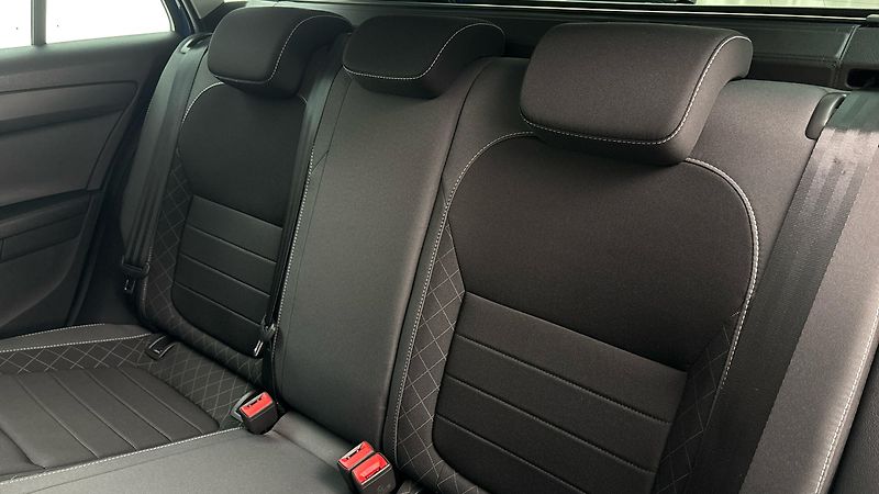 Škoda Fabia 1.0 TSI Black Combi - fotka 16 z 23