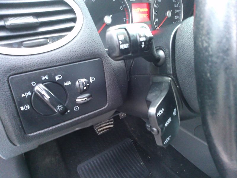 Ford Focus 1.6i,74 kW, automat!, nová STK - fotka 15 z 24