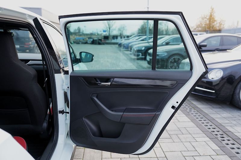 Škoda Rapid 1.0 TSI 81kW Monte Carlo - fotka 21 z 48