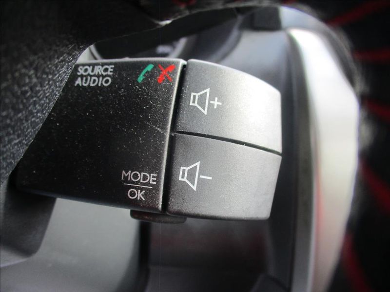 Dacia Duster 1,5 DCi, klima,serviska,tažné, - fotka 26 z 33