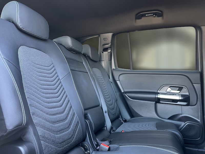 Mercedes-Benz GLB 200 Progressive Edition - fotka 20 z 21