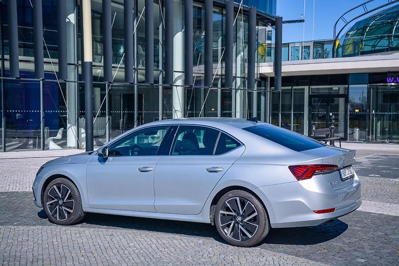 Škoda Octavia Style Plus Navigace 18 kola ČR - fotka 68 z 76
