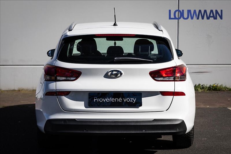 Hyundai i30 1,4 T-GDI Trikolor - fotka 19 z 21