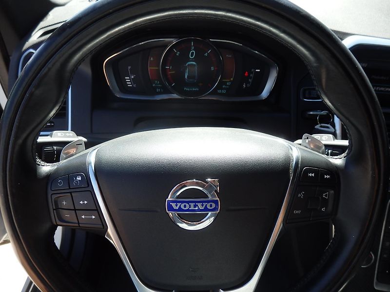 Volvo XC60 2.4 D 158 kW AWD NAVI, ZÁVĚS - fotka 15 z 22