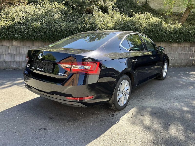 Škoda Superb 1.8 TSi 132 kW 50.000KM DSG - fotka 4 z 20