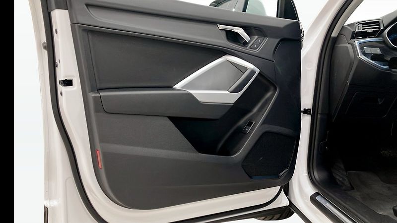 Audi Q3 35TFSI S Tronic LED Cockpit - fotka 7 z 13