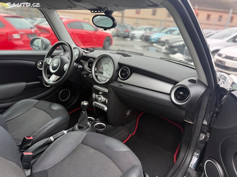 Mini Cooper 1.6i, manual - fotka 7 z 9
