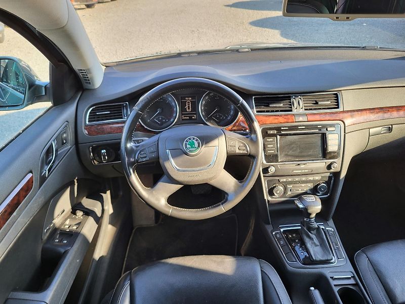 Škoda Superb II combi 2.0 TDi DSG ELEGANCE - fotka 9 z 42