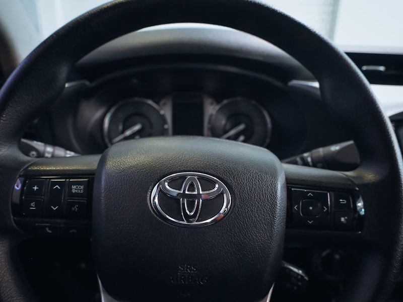 Toyota Hilux 2.4 D-4D Double Cab 4x4 Live - fotka 11 z 30