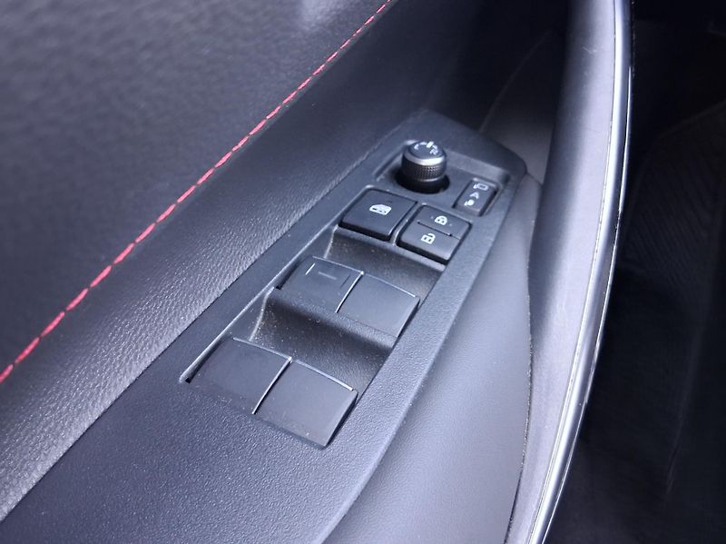 Toyota Corolla GR DYNAMIC 2.0 Hyb. 144 kW  - fotka 23 z 29