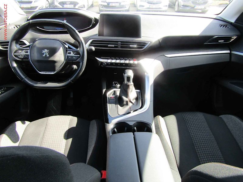Peugeot 5008 (2019) 1.5 HDi, ČR, Active - fotka 8 z 24