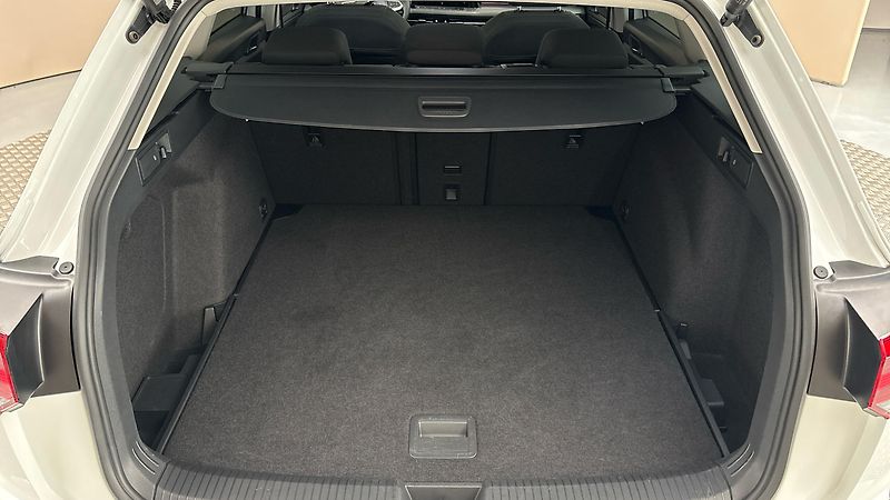 Volkswagen Golf 2.0 TDI DSG Style Variant - fotka 17 z 29