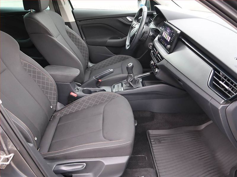 Škoda Kamiq (2023) 1.0 TSI, Tempomat - fotka 9 z 17