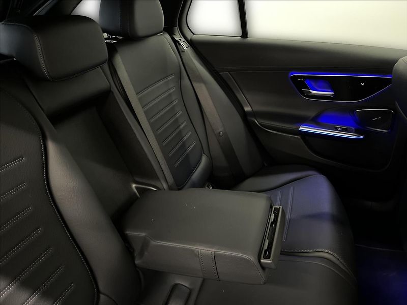 Mercedes-Benz Třídy C 220d 4MATIC kombi AMG Line - fotka 20 z 22