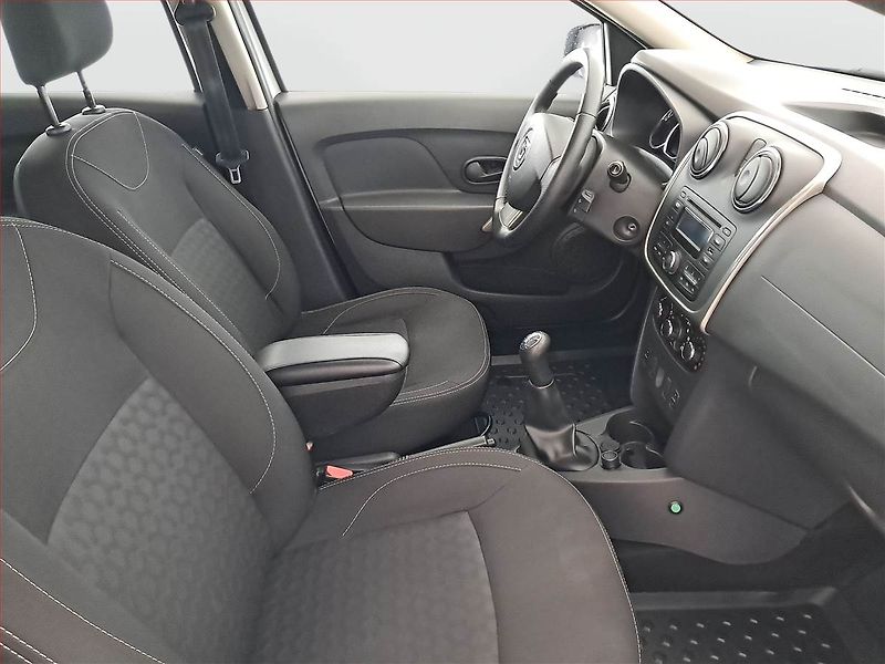 Dacia Logan (2016) 1.2 16V - fotka 9 z 16