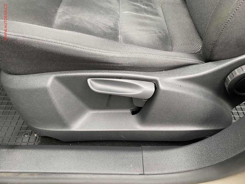 Volkswagen Tiguan (2012) 2.0 TDi 4x4, Sport&Style - fotka 14 z 17